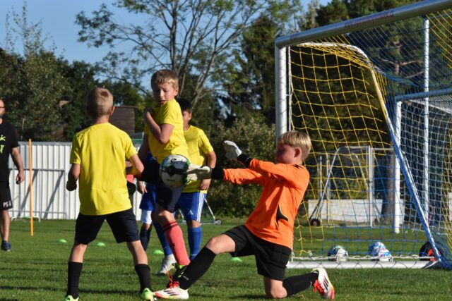 Starší přípravka hraje na půdě Čtyráku